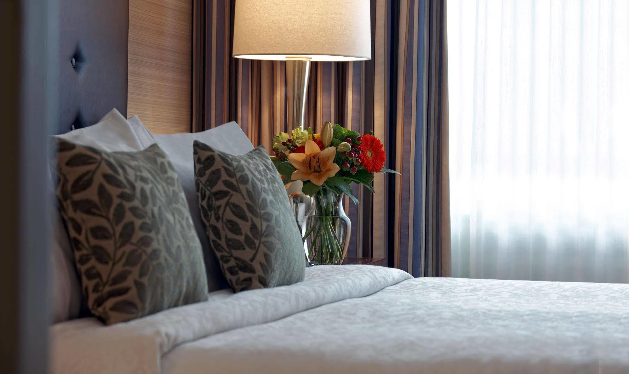Cambridge Suites تورونتو المظهر الخارجي الصورة